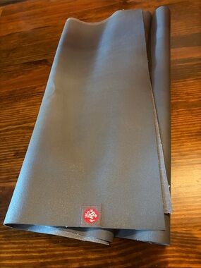 Manduka Eko Superlight yoga mat 68'' x 24''- Grey